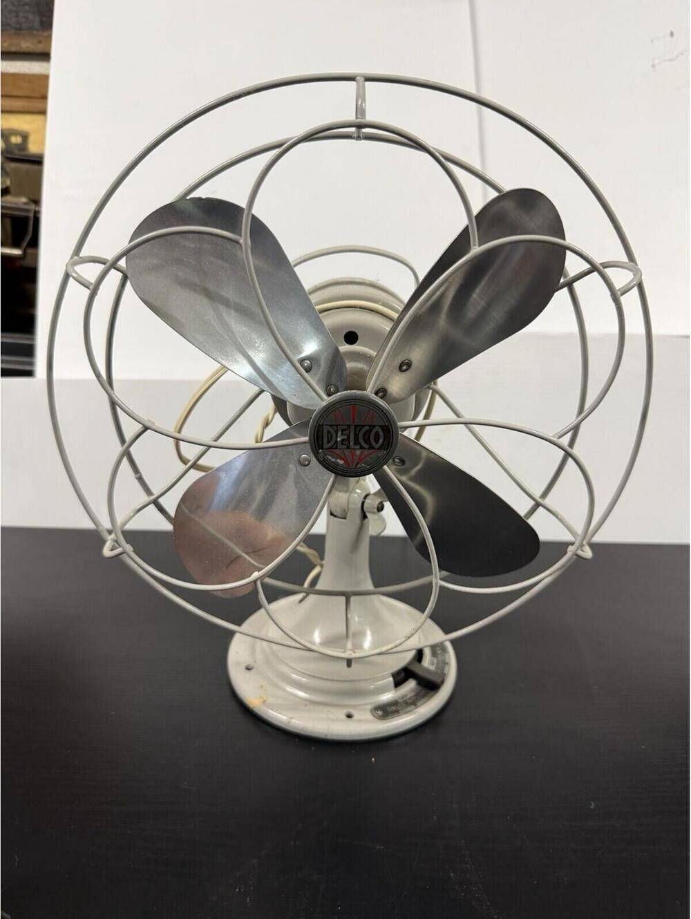 Vintage Delco Model 1500 Art Deco Electric Desk Fan Rochester NY Metal Blade